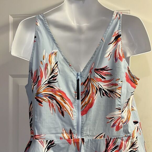 Lane Bryant Pastel Blue Floral Asymmetrical V-Neck Top with Back Zipper- Size 16 - Picture 9 of 15